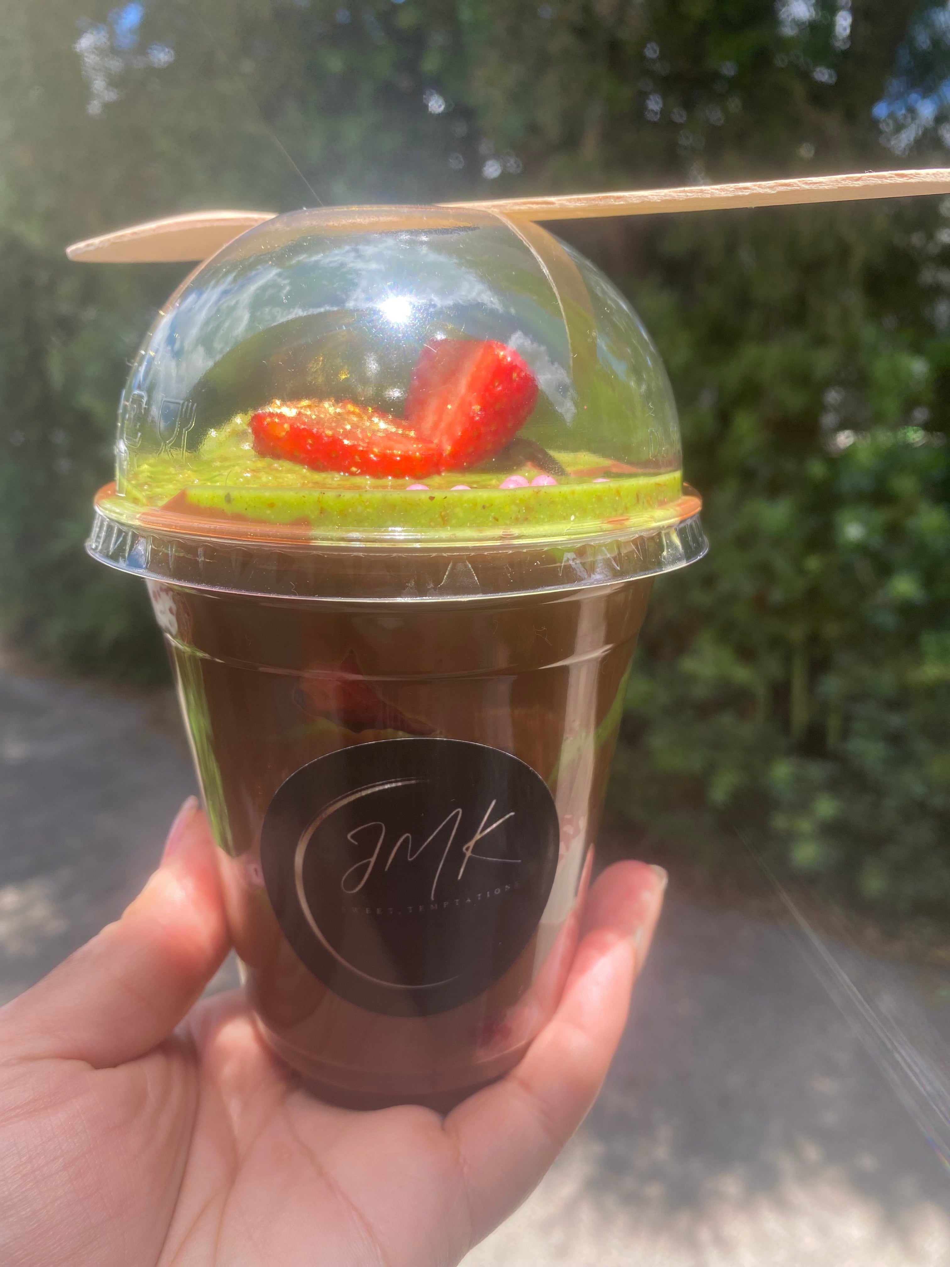 Large Dubai strawberry cup